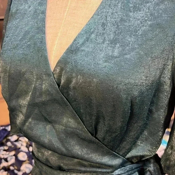 Lulus Green Satin Dress Wrapped up in love Size S - Picture 4 of 8